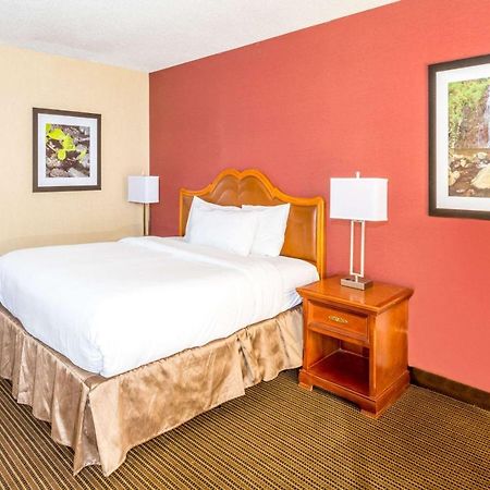 Ramada By Wyndham Salt Lake City North Temple Exterior photo