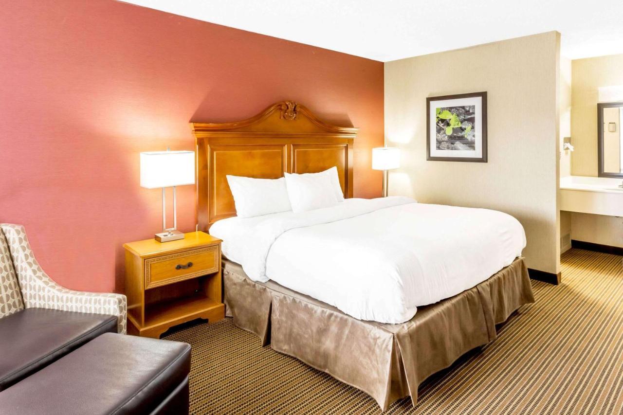 Ramada By Wyndham Salt Lake City North Temple Exterior photo
