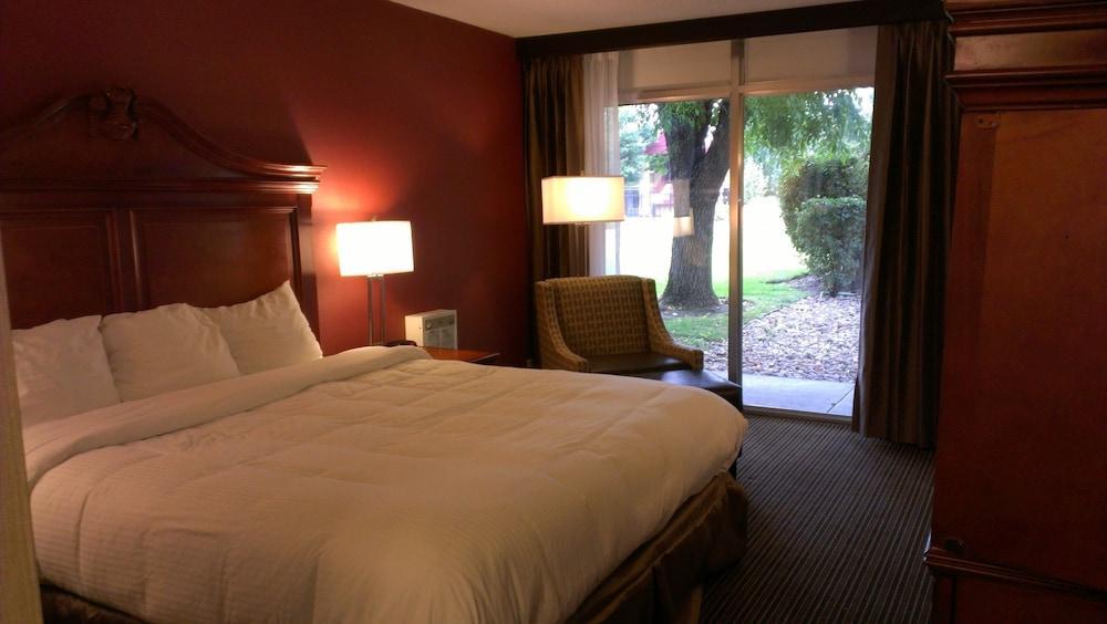 Ramada By Wyndham Salt Lake City North Temple Exterior photo