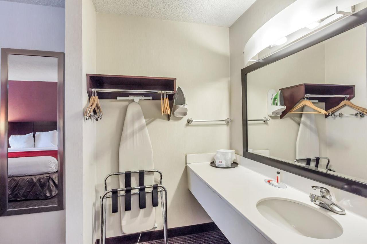 Ramada By Wyndham Salt Lake City North Temple Exterior photo