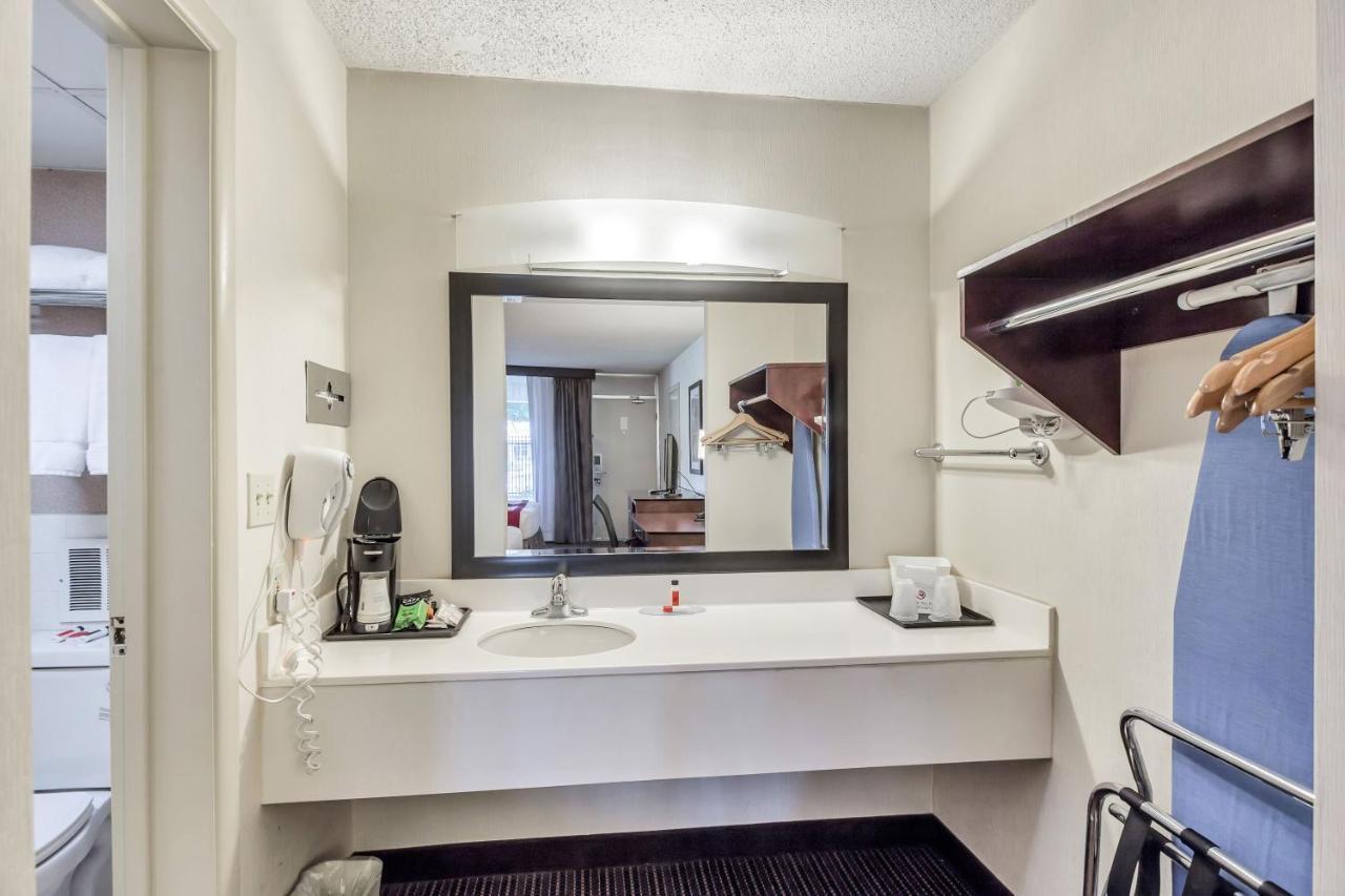 Ramada By Wyndham Salt Lake City North Temple Exterior photo