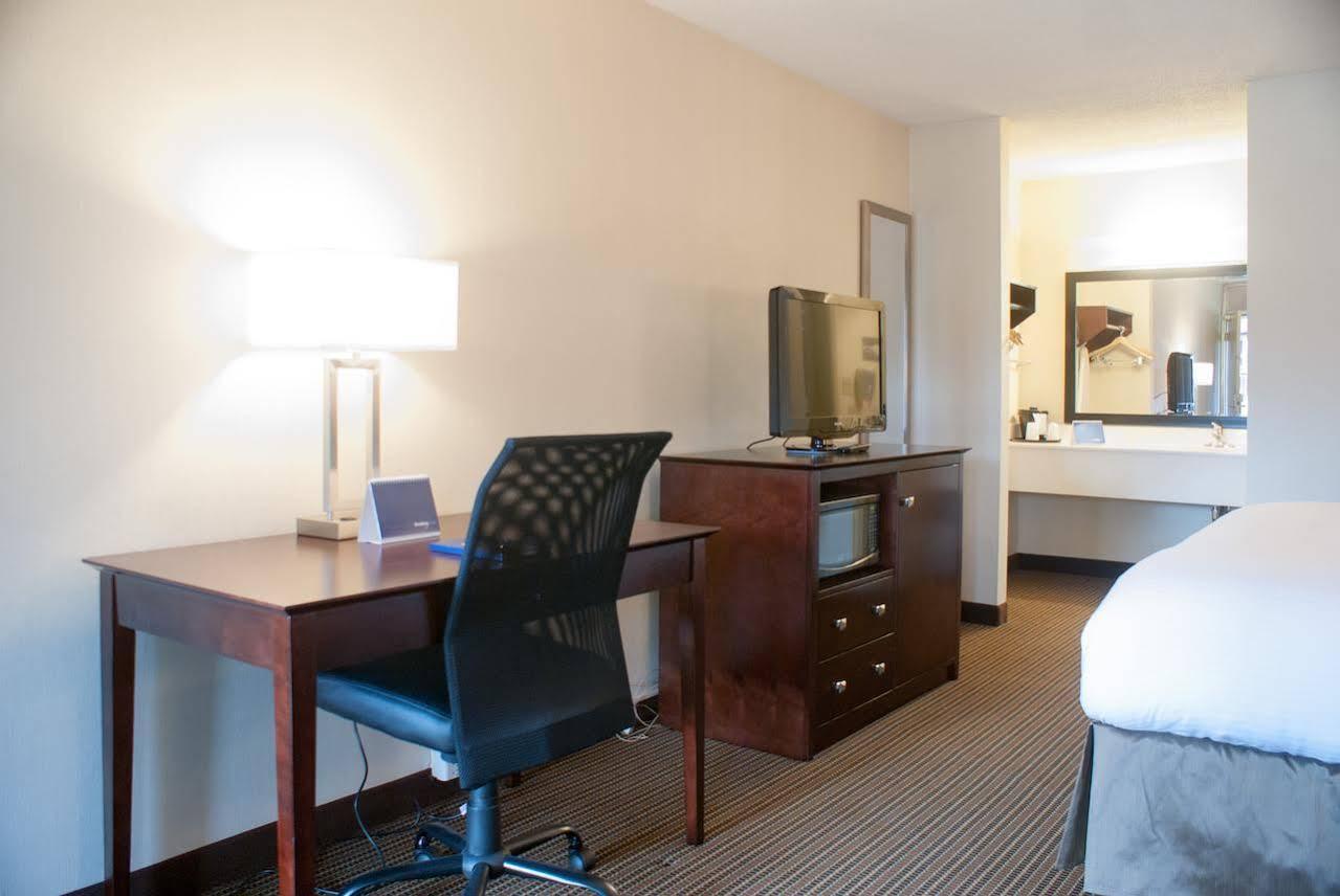 Ramada By Wyndham Salt Lake City North Temple Exterior photo
